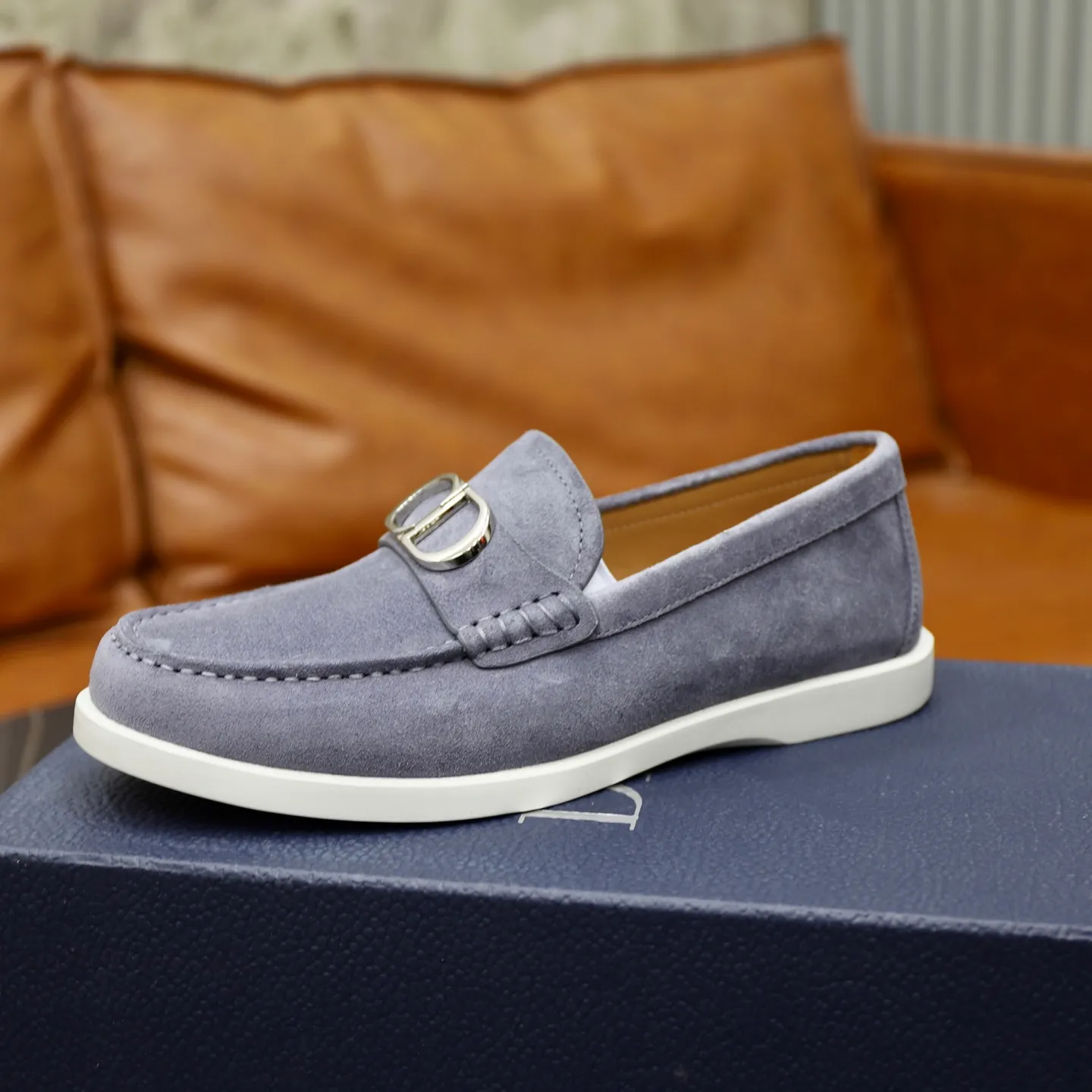 Ex-factory price: 540🙅‍♂️🙅‍♂️🙅‍♂️ Brand: Dior DIOR Standard code: Men's code 38/44 (45 can be customized) Grade: Same as the official website Material: Original cowhide stitching, cowhide lining, original TPU wear-resistant soft outsole Style categories: Leisure and sports version, footwear for driving, young fashion, European and American trends, British style Color: actual picture color